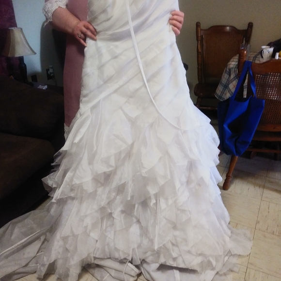 Wedding dress - Picture 3 of 6